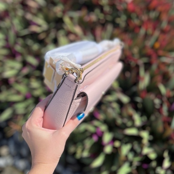 NWT Michael Kors Maisie Powder Blush 3in1 zip Crossbody Bag - Picture 3 of 16